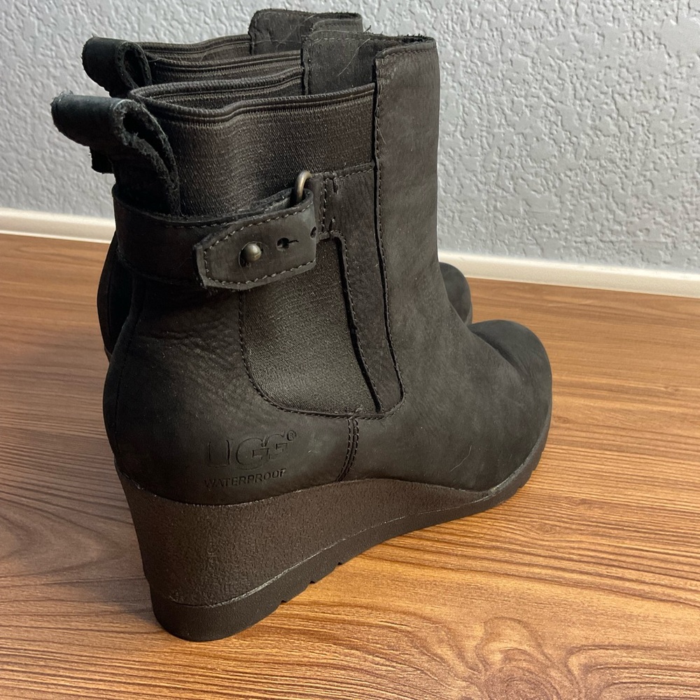 UGG Women’s 6.5 Waterproof Wedge Boots Black Leather 1017423 Shearling Lined